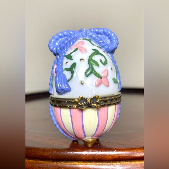 Other - Vintage porcelain trinket jewelry box Cute jewelry box egg shape present box